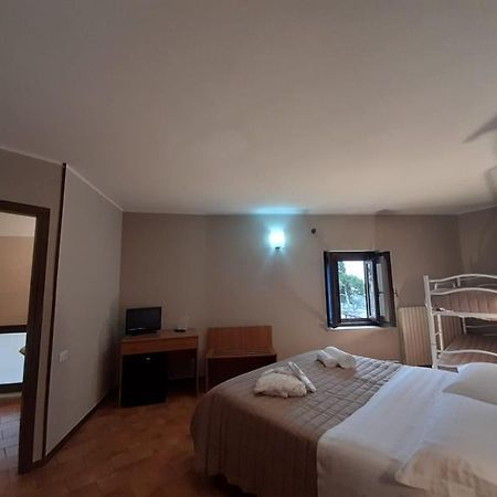 Hotel Touring Gardone Riviera Exterior photo