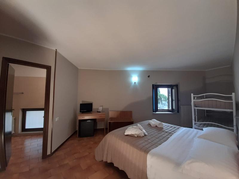 Hotel Touring Gardone Riviera Exterior photo
