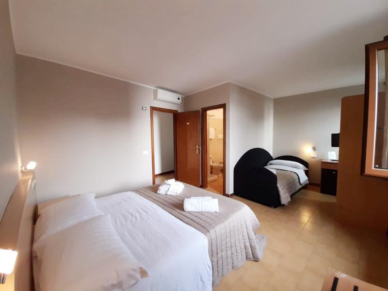 Hotel Touring Gardone Riviera Exterior photo